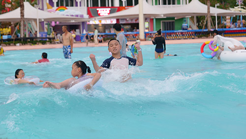 wave pool for water parks